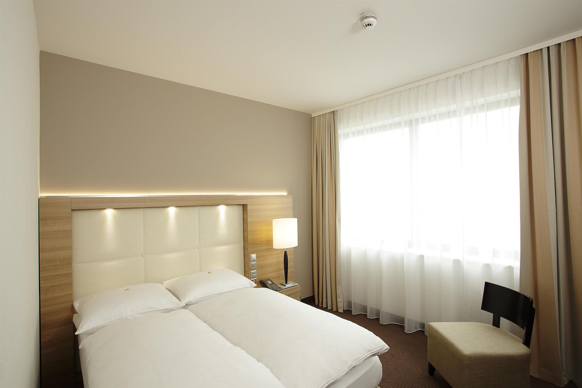 H4 Hotel Berlin Alexanderplatz Exterior photo