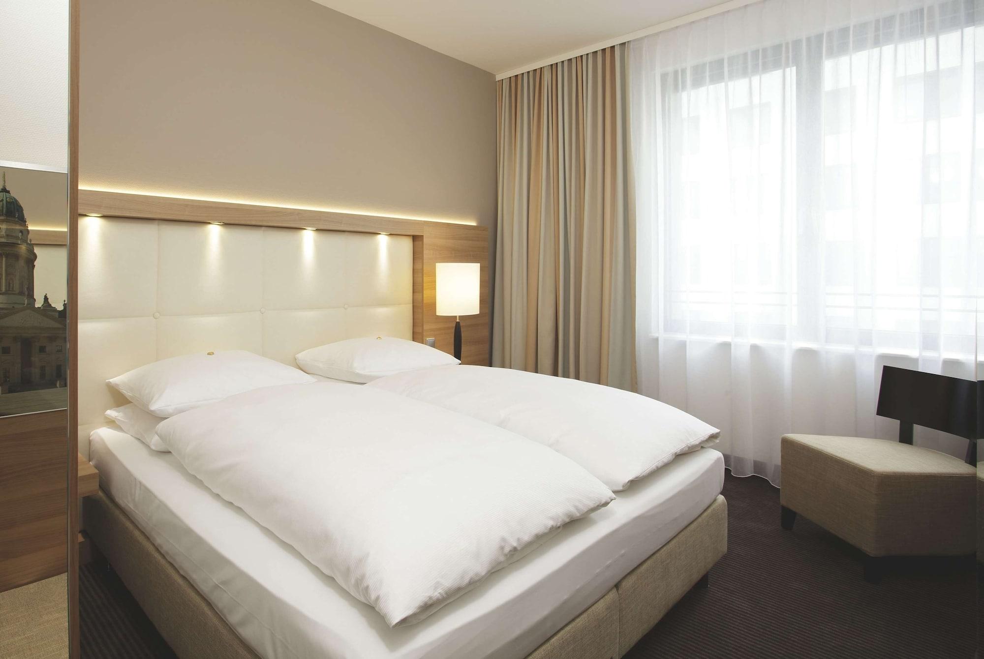 H4 Hotel Berlin Alexanderplatz Exterior photo