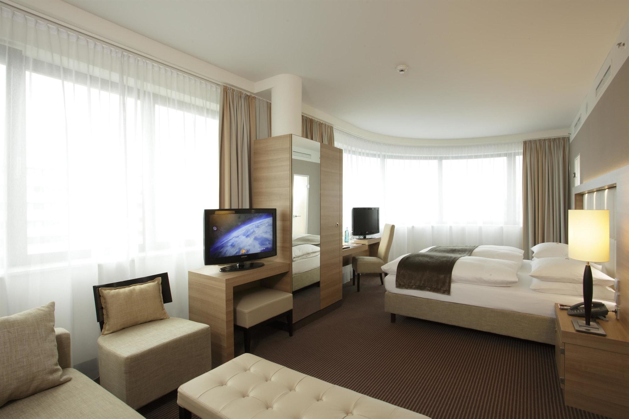 H4 Hotel Berlin Alexanderplatz Room photo
