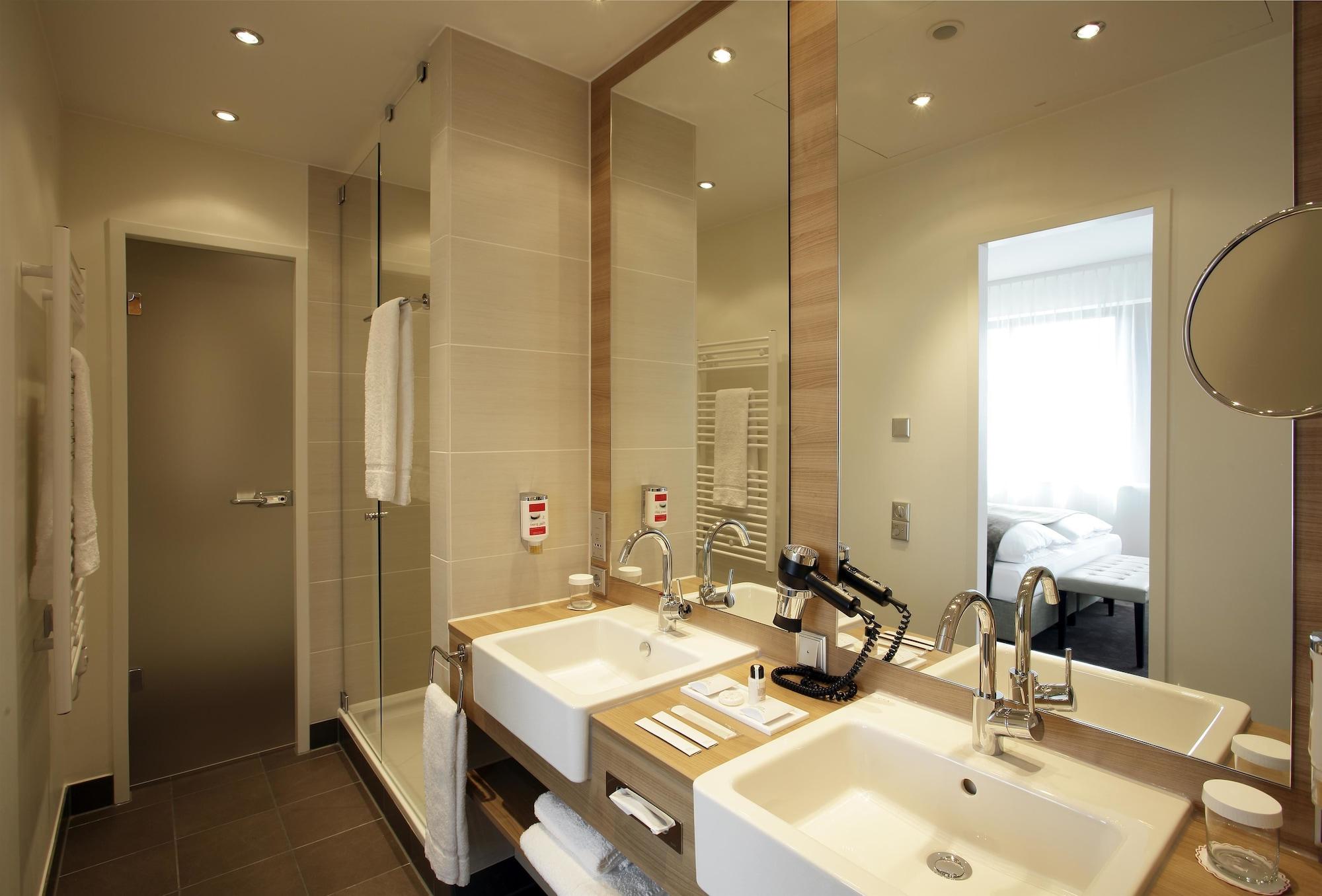H4 Hotel Berlin Alexanderplatz Room photo