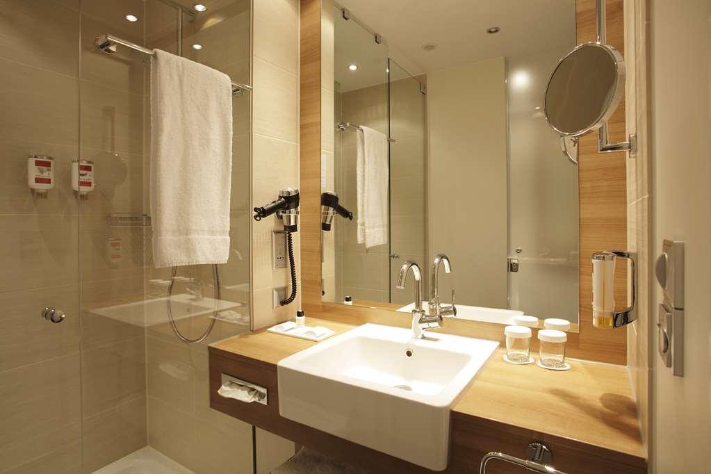H4 Hotel Berlin Alexanderplatz Room photo