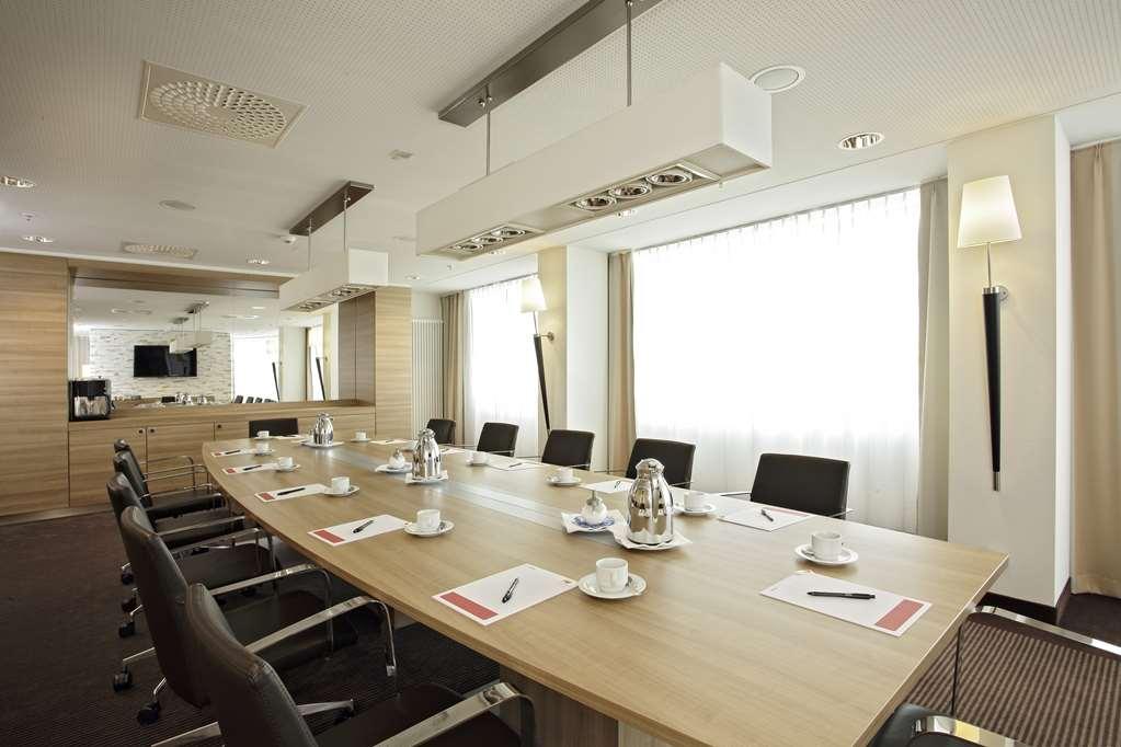 H4 Hotel Berlin Alexanderplatz Facilities photo