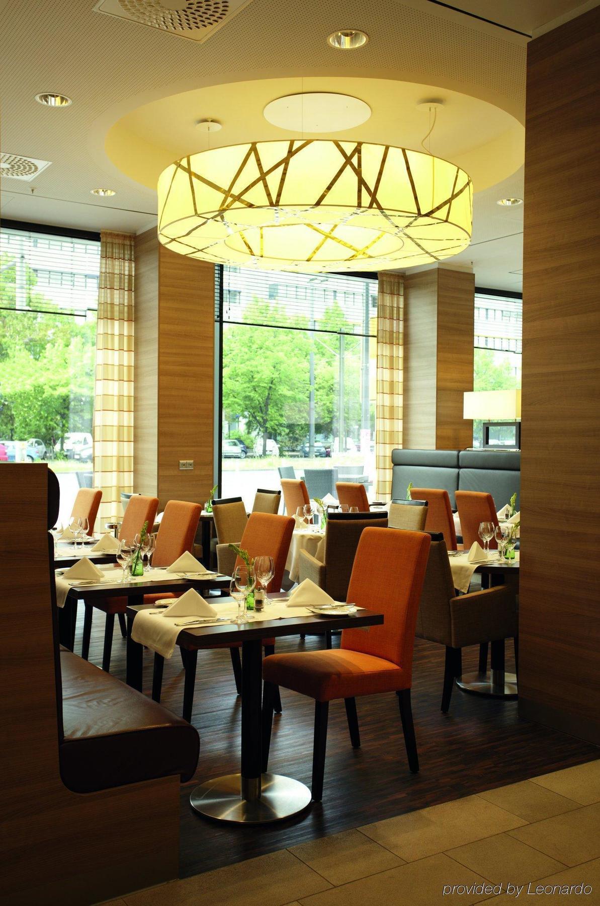 H4 Hotel Berlin Alexanderplatz Restaurant photo