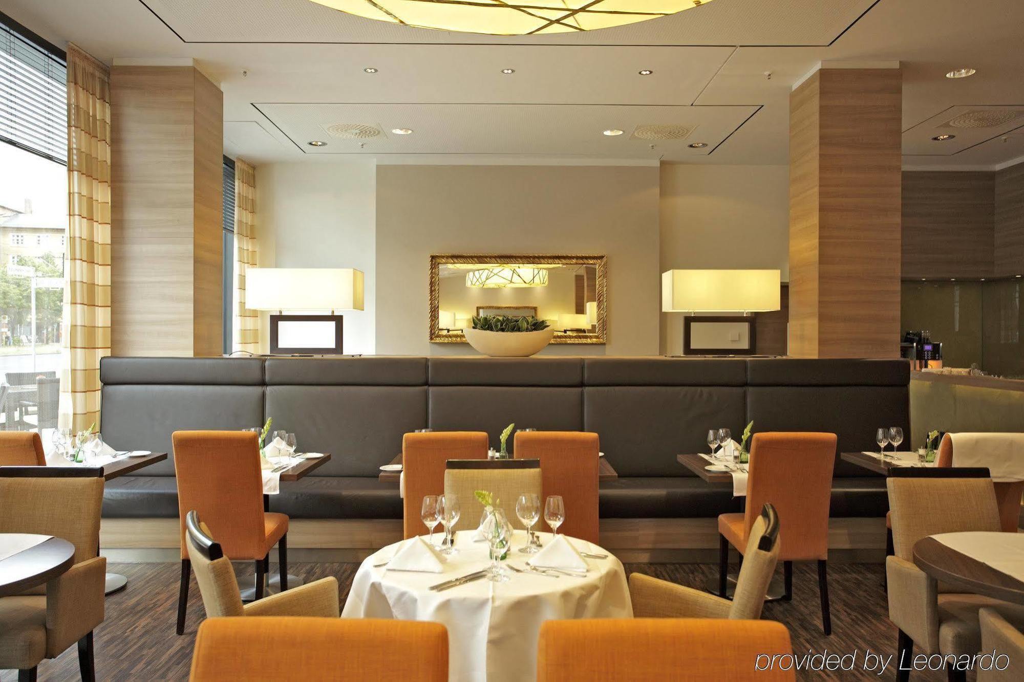 H4 Hotel Berlin Alexanderplatz Restaurant photo