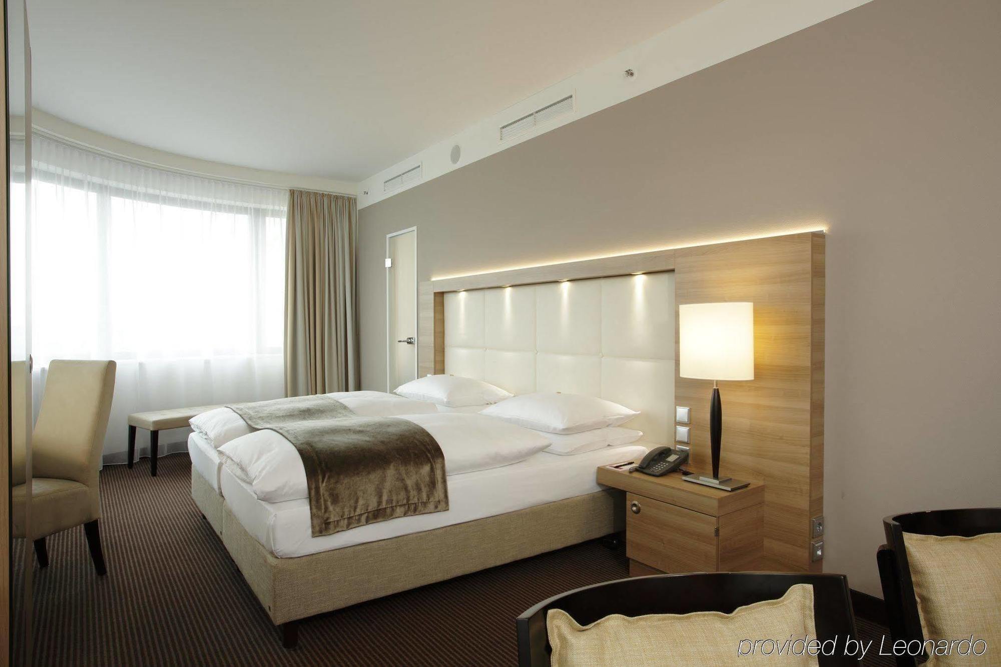 H4 Hotel Berlin Alexanderplatz Room photo