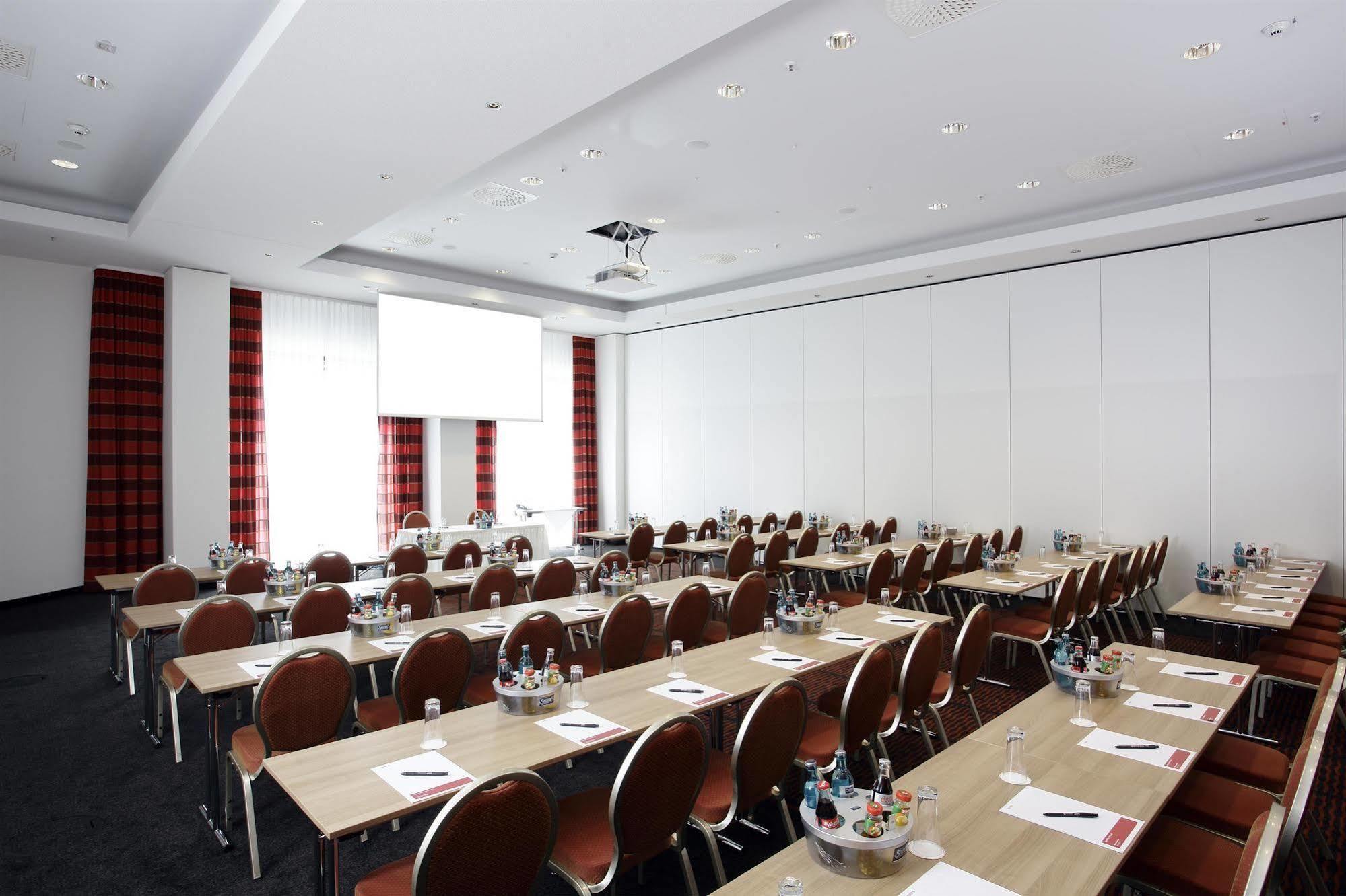 H4 Hotel Berlin Alexanderplatz Exterior photo