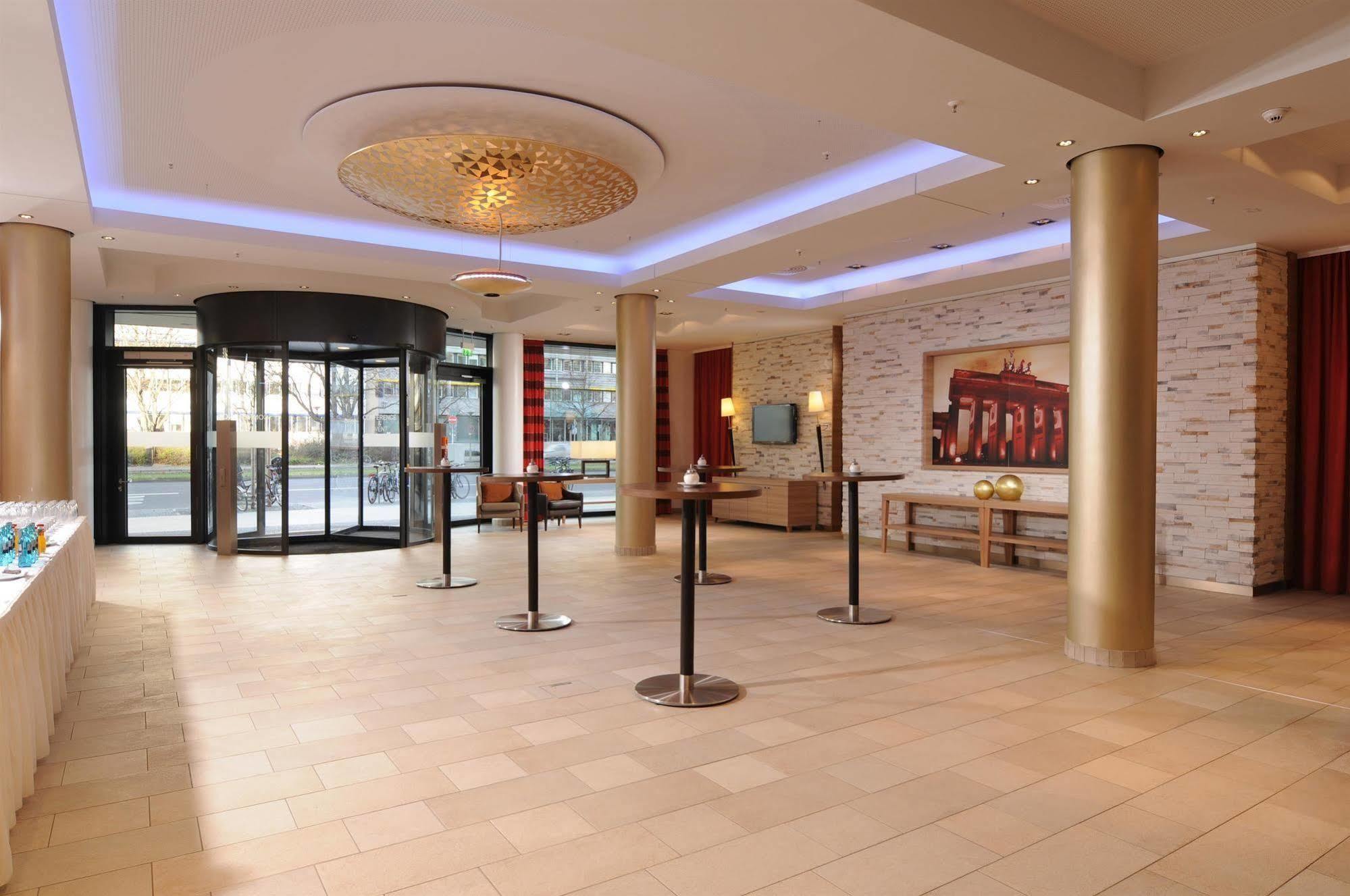H4 Hotel Berlin Alexanderplatz Interior photo