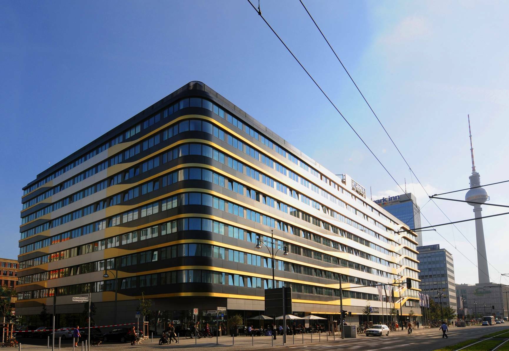 H4 Hotel Berlin Alexanderplatz Exterior photo