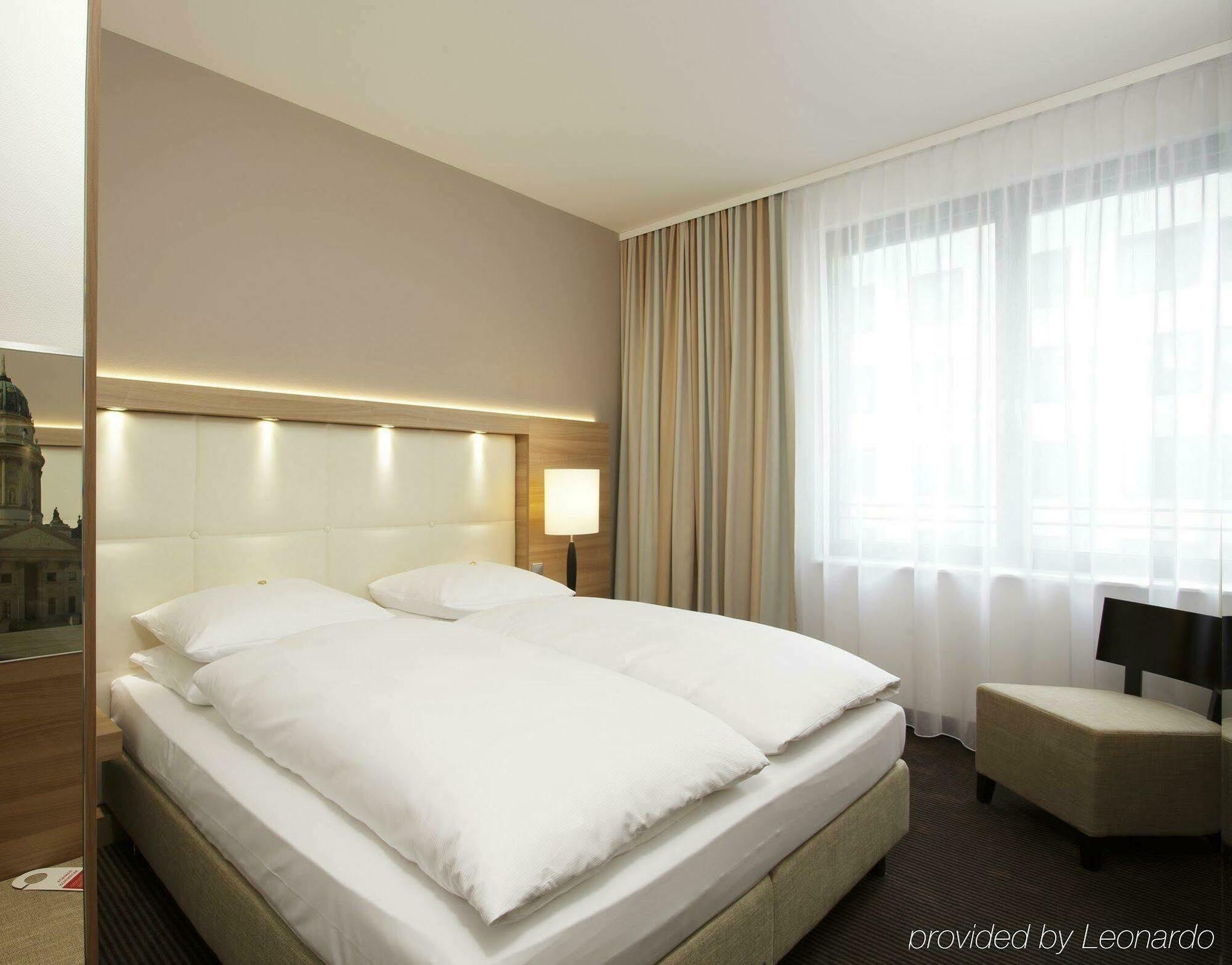 H4 Hotel Berlin Alexanderplatz Room photo