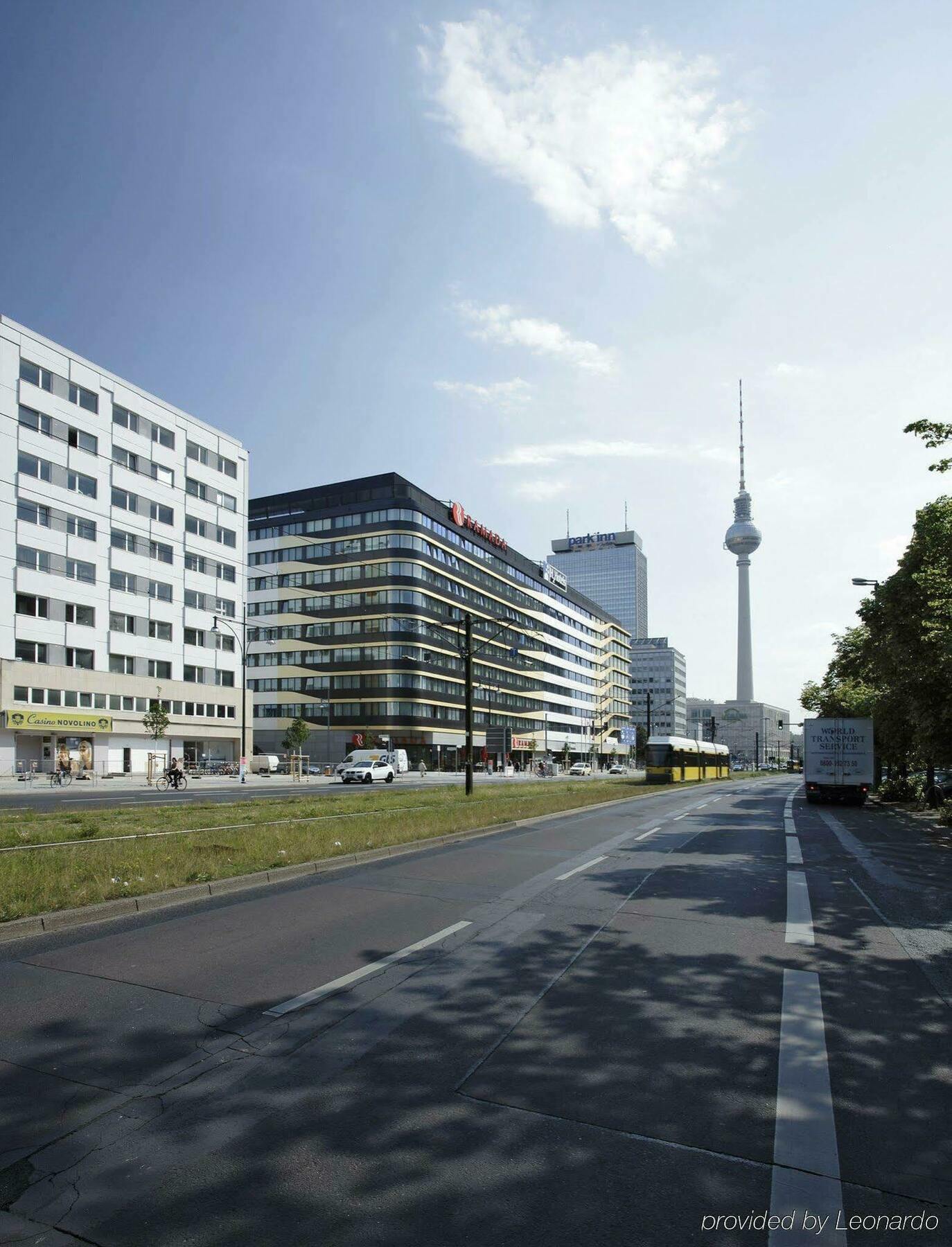 H4 Hotel Berlin Alexanderplatz Exterior photo